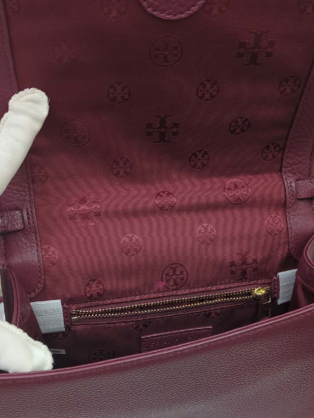  Tory Burch Bryant Quilted Leather Crossbody  - Picture 8 of 17